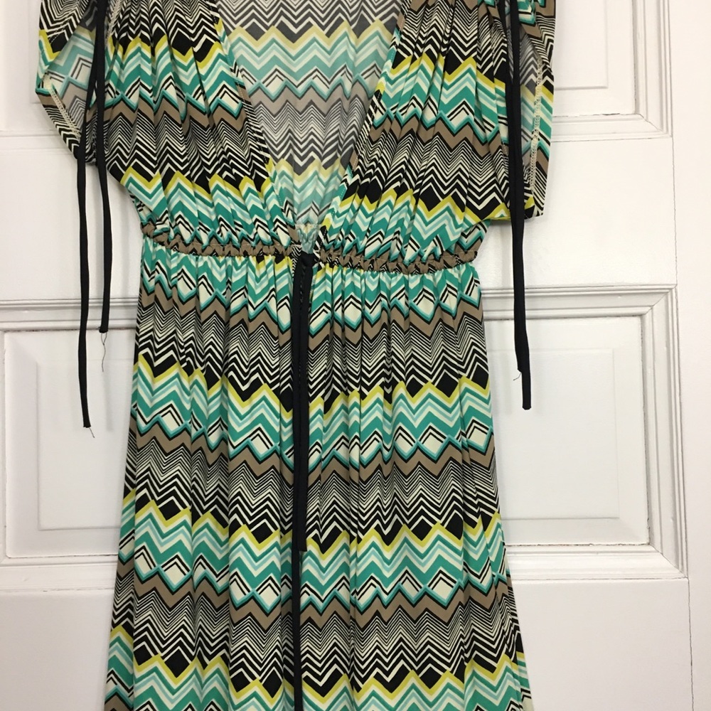 La Blanca Woman's Short Sleeve Dress Swim Cover-up Size Medium.